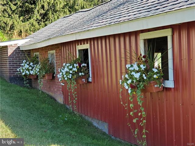 1196 Valley Road Tamaqua, PA 18252 - Photo 9 of 48 Gallery Image 9