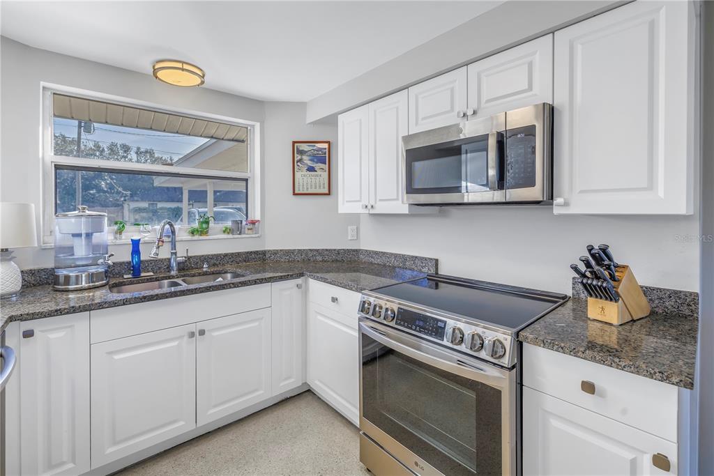 811 Camellia Avenue Ellenton, FL 34222 - Photo 14 of 55