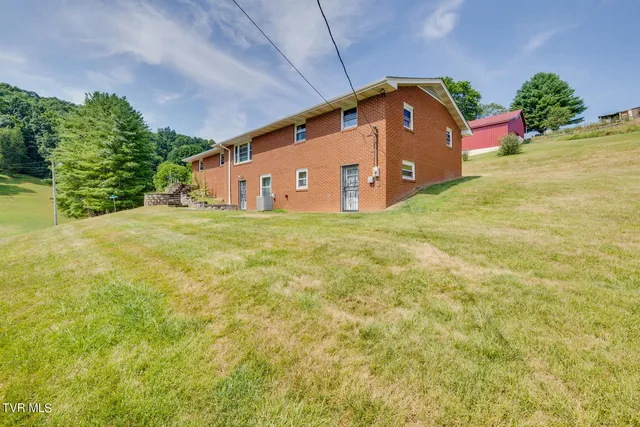 $395,000 | 335 McKenzie Drive, Kingsport, TN 37660
