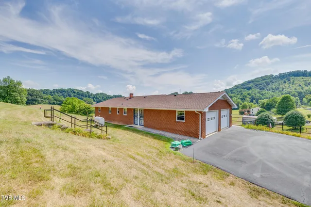 $395,000 | 335 McKenzie Drive, Kingsport, TN 37660