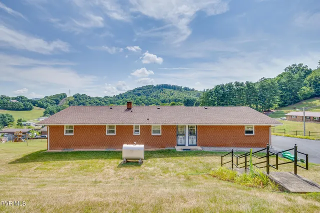 $395,000 | 335 McKenzie Drive, Kingsport, TN 37660