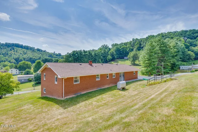 $395,000 | 335 McKenzie Drive, Kingsport, TN 37660