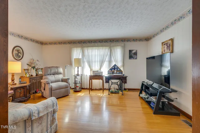 $395,000 | 335 McKenzie Drive, Kingsport, TN 37660