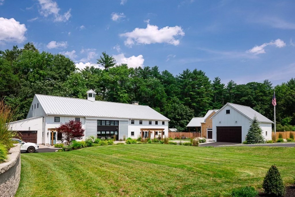 6 Twin Hills Farm Road, Unit 2 Rowley, MA 01969 - Photo 41 of 42 a front view of a house with garden
