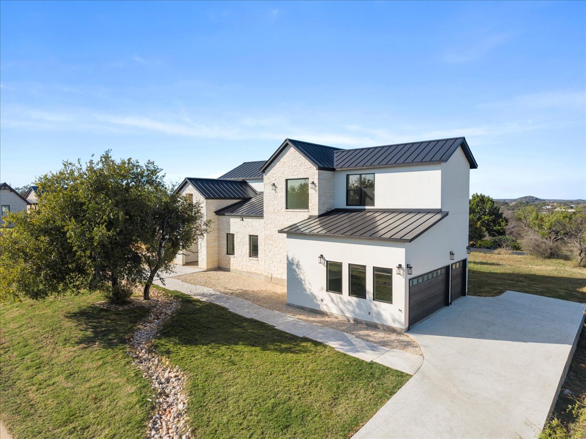 102 Mountain Home Road Horseshoe Bay, TX 78657 - Photo 3 of 32