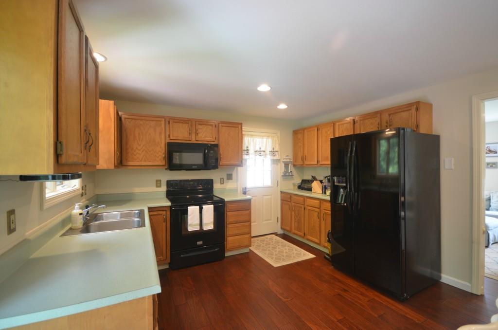 36 Crossing Brook Road Cumberland, ME 04021 - Photo 4 of 24 Eat in kitchen