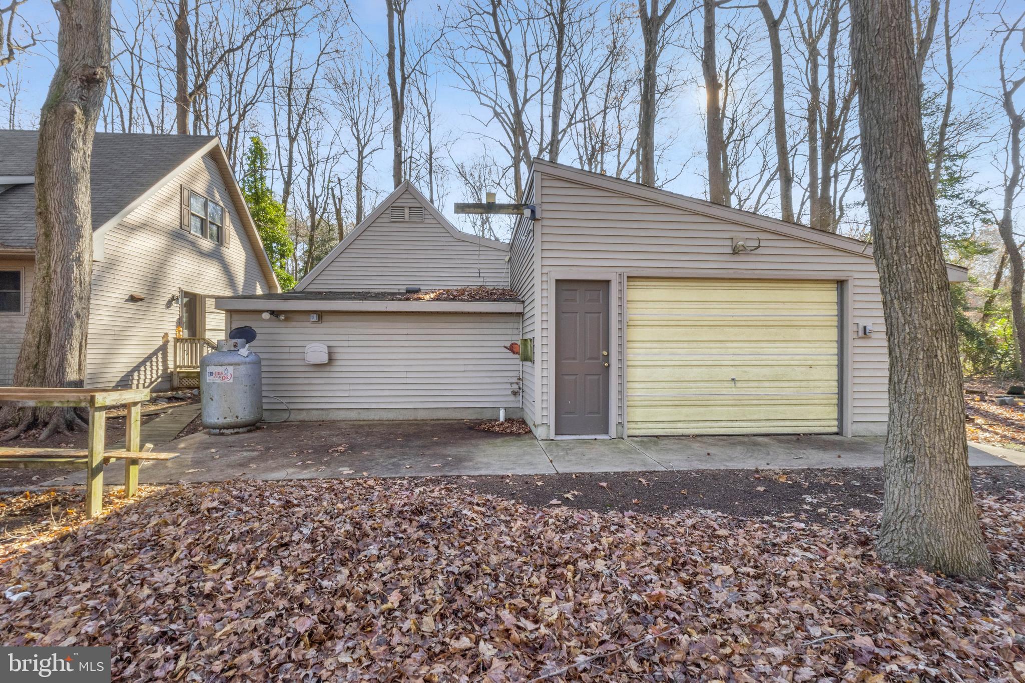 19268 Deerfield Road Bridgeville, DE 19933 - Photo 24 of 33 a front view of a house with garden