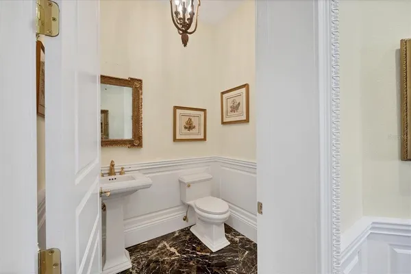 $6,695,000 | 1137 North Lake Shore Drive, Sarasota, FL 34231