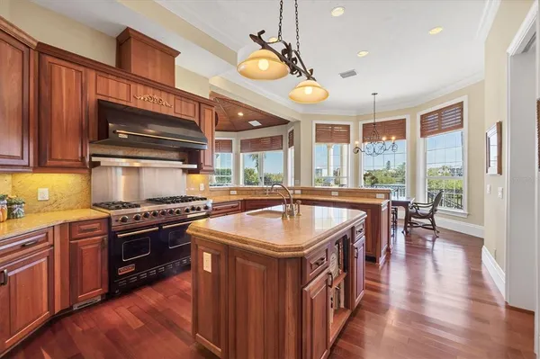 $6,695,000 | 1137 North Lake Shore Drive, Sarasota, FL 34231