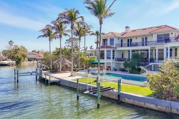 $6,695,000 | 1137 North Lake Shore Drive, Sarasota, FL 34231
