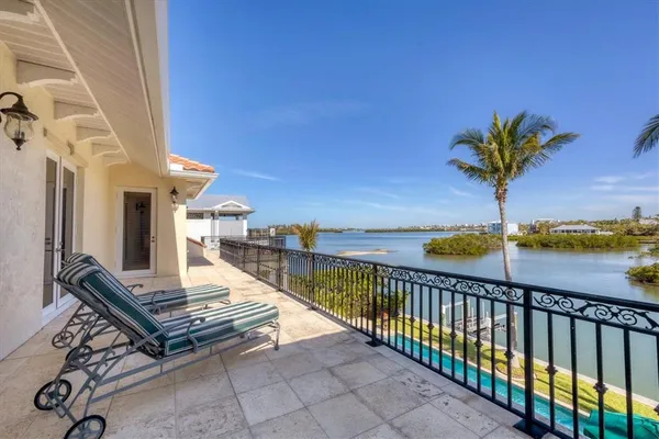$6,695,000 | 1137 North Lake Shore Drive, Sarasota, FL 34231