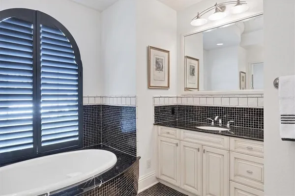 $6,695,000 | 1137 North Lake Shore Drive, Sarasota, FL 34231