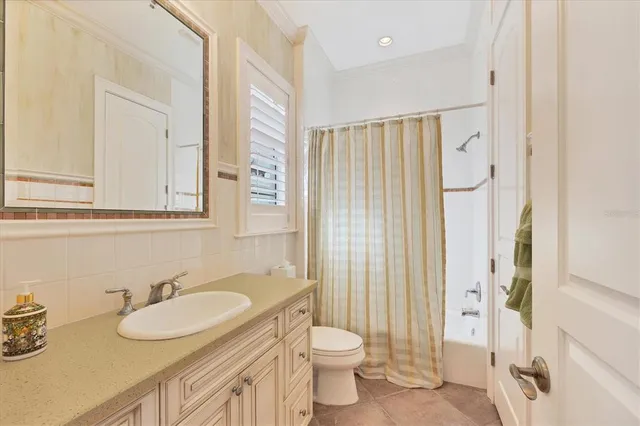 $6,695,000 | 1137 North Lake Shore Drive, Sarasota, FL 34231