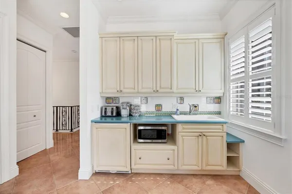 $6,695,000 | 1137 North Lake Shore Drive, Sarasota, FL 34231