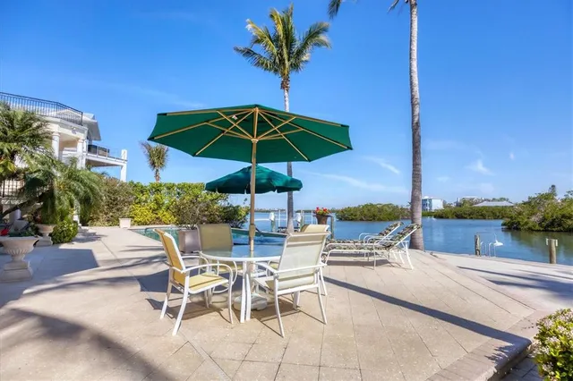 $6,695,000 | 1137 North Lake Shore Drive, Sarasota, FL 34231