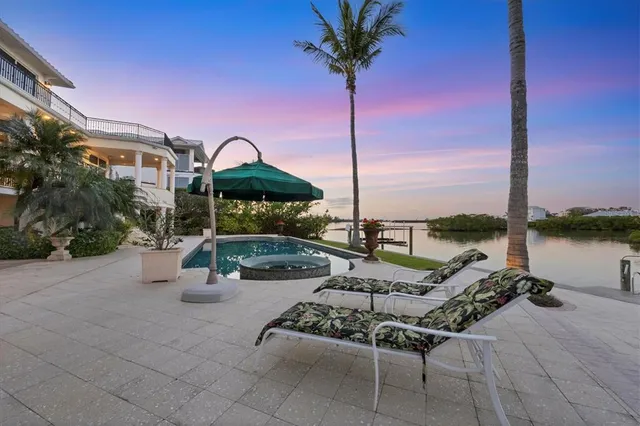 $6,695,000 | 1137 North Lake Shore Drive, Sarasota, FL 34231