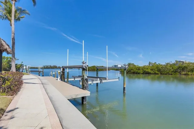 $6,695,000 | 1137 North Lake Shore Drive, Sarasota, FL 34231