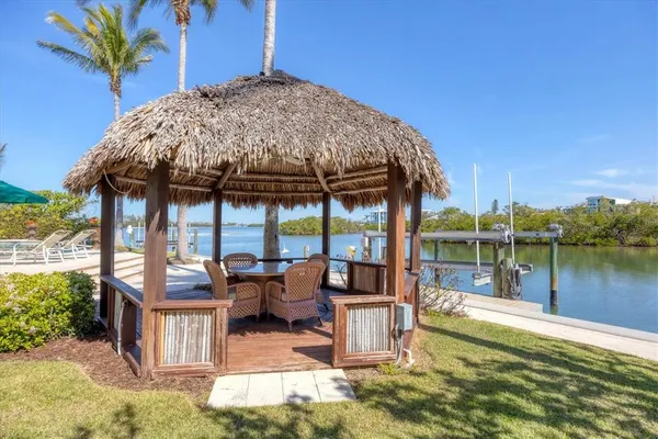 $6,695,000 | 1137 North Lake Shore Drive, Sarasota, FL 34231