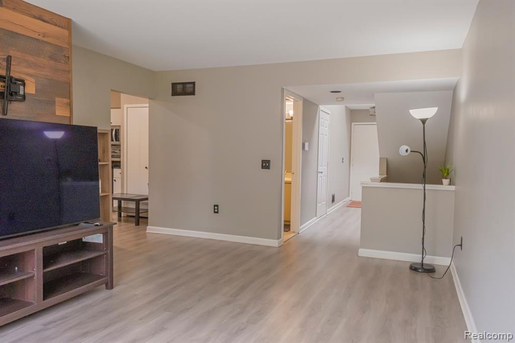 726 Hamilton Court Rochester Hills, MI 48307 - Photo 19 of 44