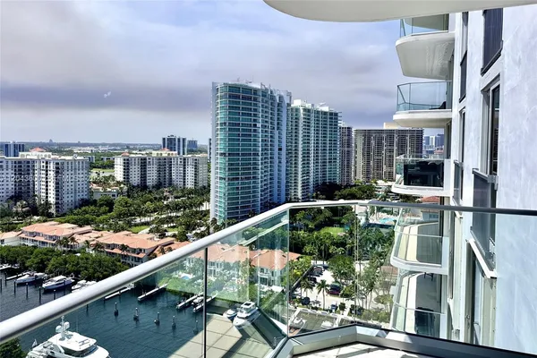 $4,250 | 19707 Turnberry Way, Unit 23C, Aventura, FL 33180