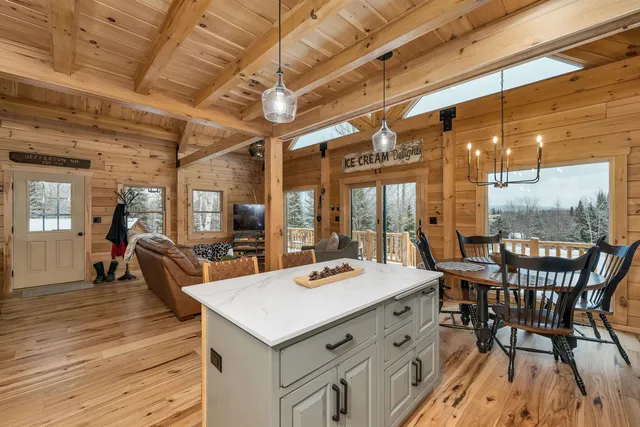 $895,900 | 22 Crystal Avenue, Jefferson, NH 03583