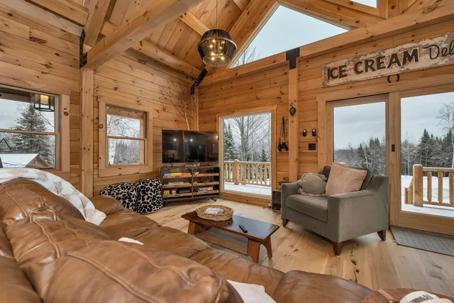 $895,900 | 22 Crystal Avenue, Jefferson, NH 03583