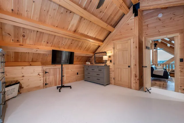 $895,900 | 22 Crystal Avenue, Jefferson, NH 03583