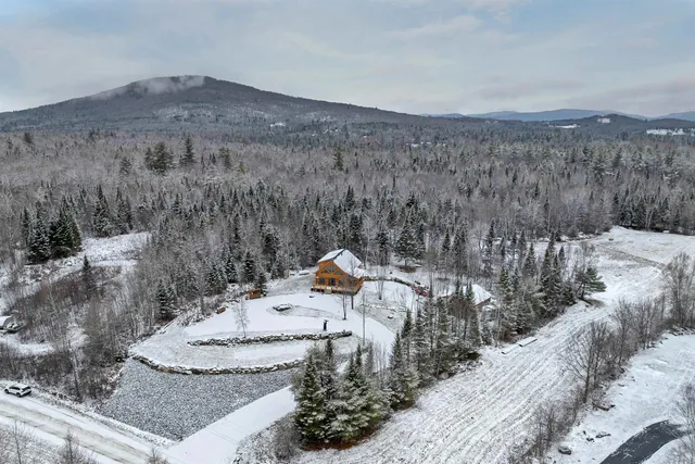 $895,900 | 22 Crystal Avenue, Jefferson, NH 03583