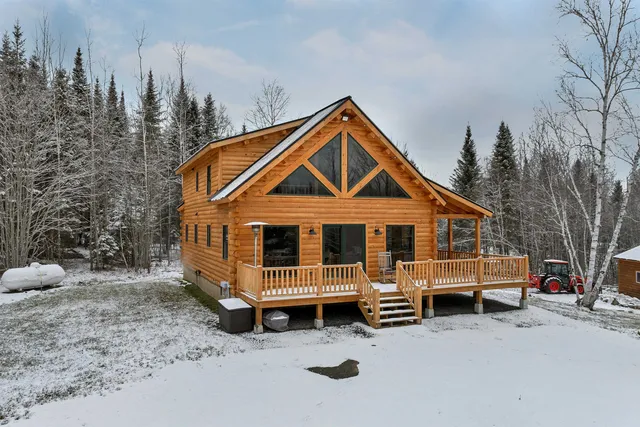 $895,900 | 22 Crystal Avenue, Jefferson, NH 03583