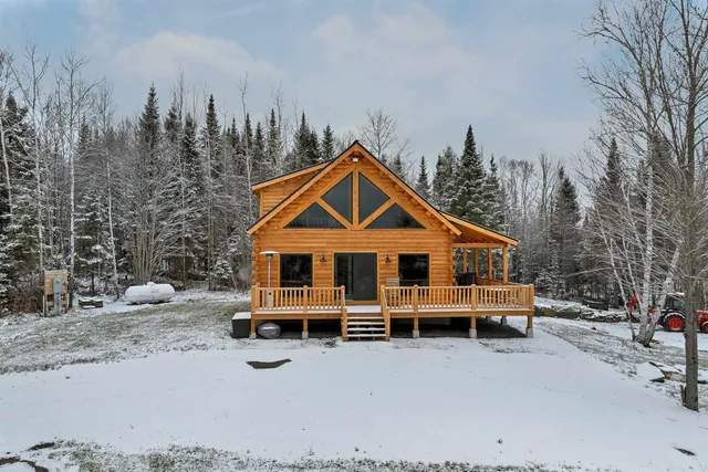 $895,900 | 22 Crystal Avenue, Jefferson, NH 03583