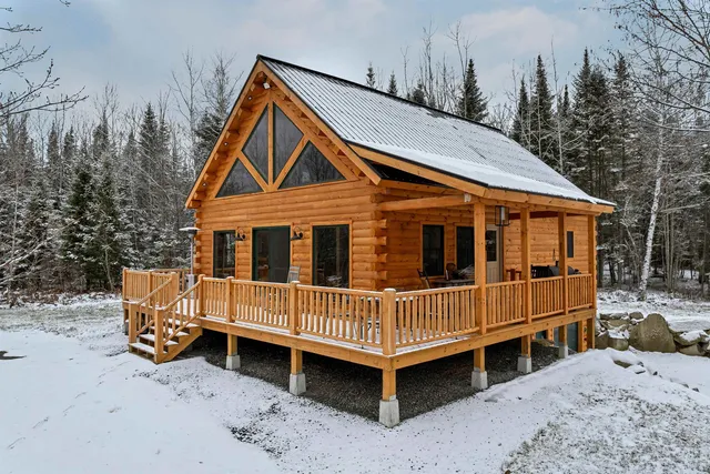 $895,900 | 22 Crystal Avenue, Jefferson, NH 03583