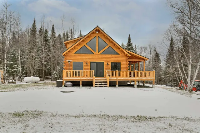 $895,900 | 22 Crystal Avenue, Jefferson, NH 03583