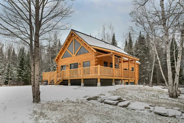 $895,900 | 22 Crystal Avenue, Jefferson, NH 03583