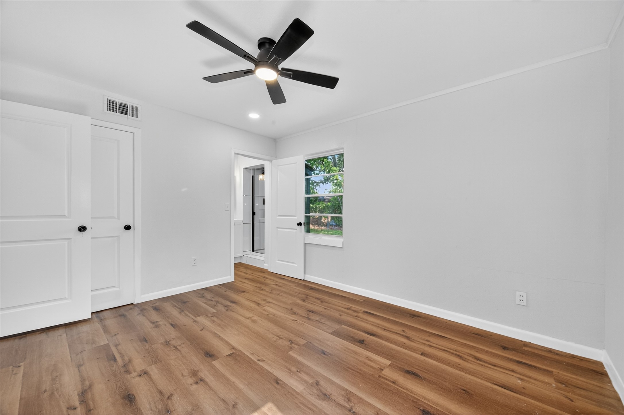 4310 Jorns Street Houston, TX 77045 - Photo 16 of 28 Primary Bedroom