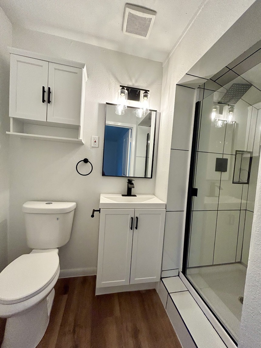 4310 Jorns Street Houston, TX 77045 - Photo 19 of 28 Primary Bathroom