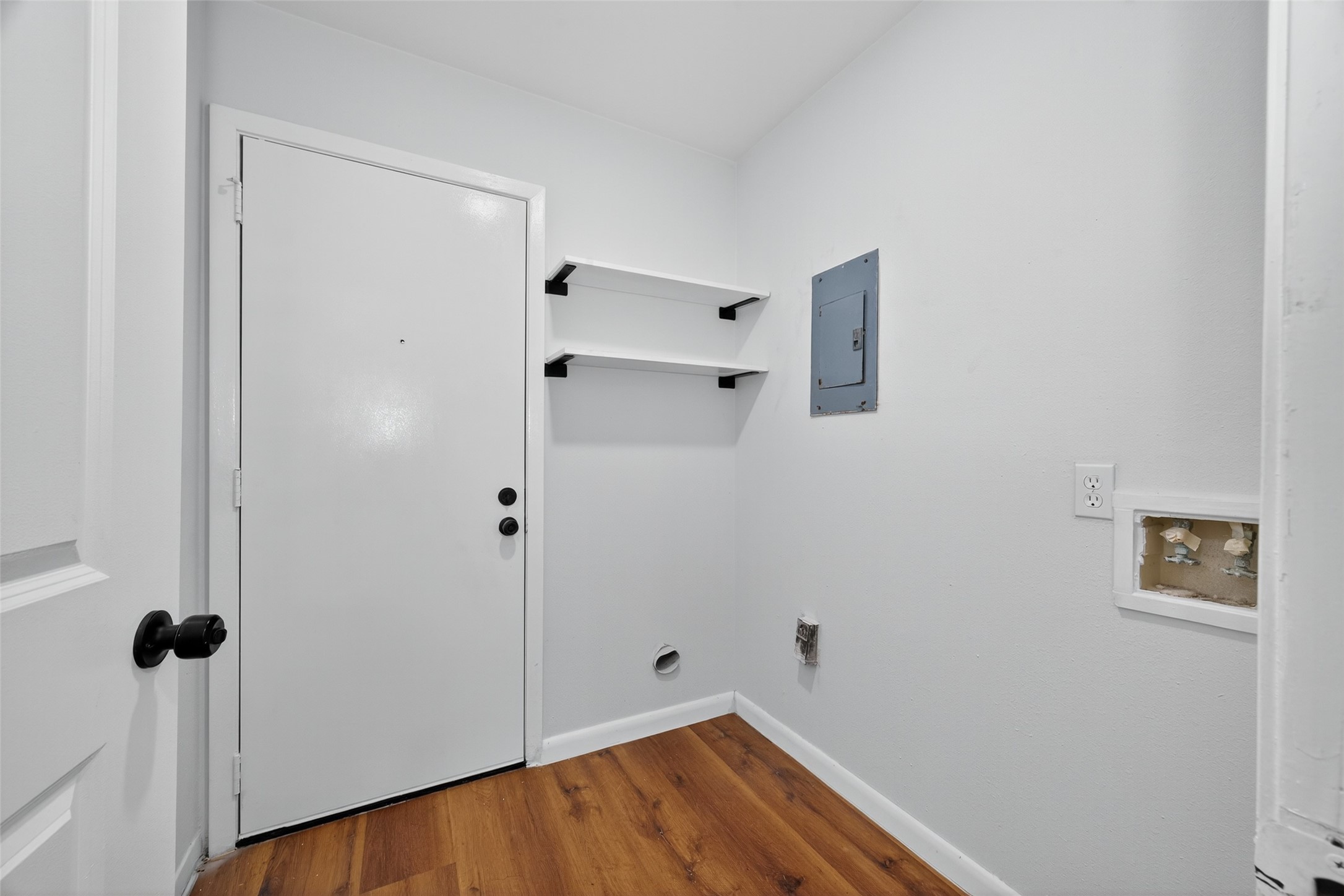 4310 Jorns Street Houston, TX 77045 - Photo 25 of 28 Laundry Room