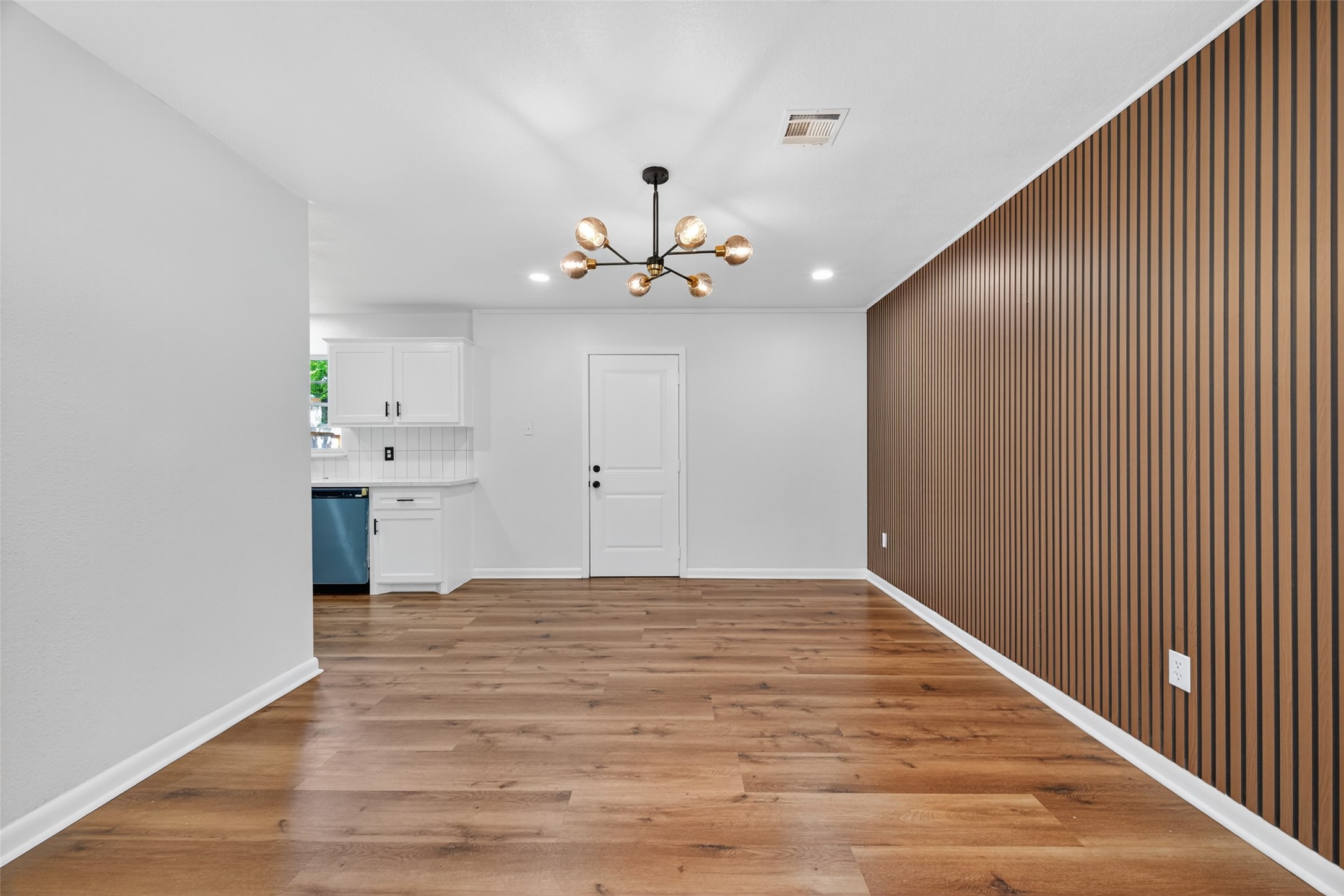 4310 Jorns Street Houston, TX 77045 - Photo 10 of 28 Dining Room