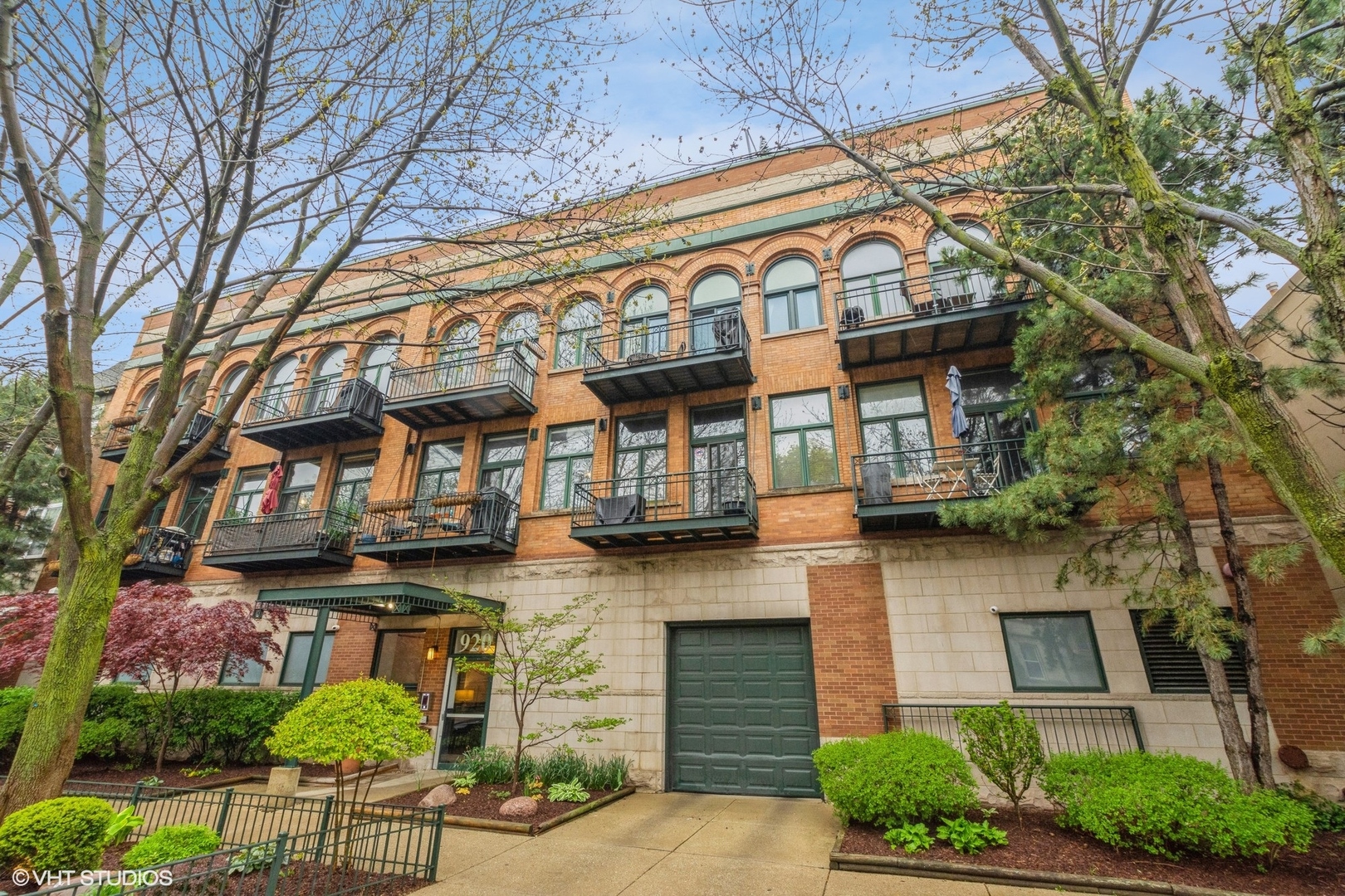 920 West Sheridan Road, Unit 305 Chicago, IL 60613 - Photo 1 of 20 Gallery Image 1