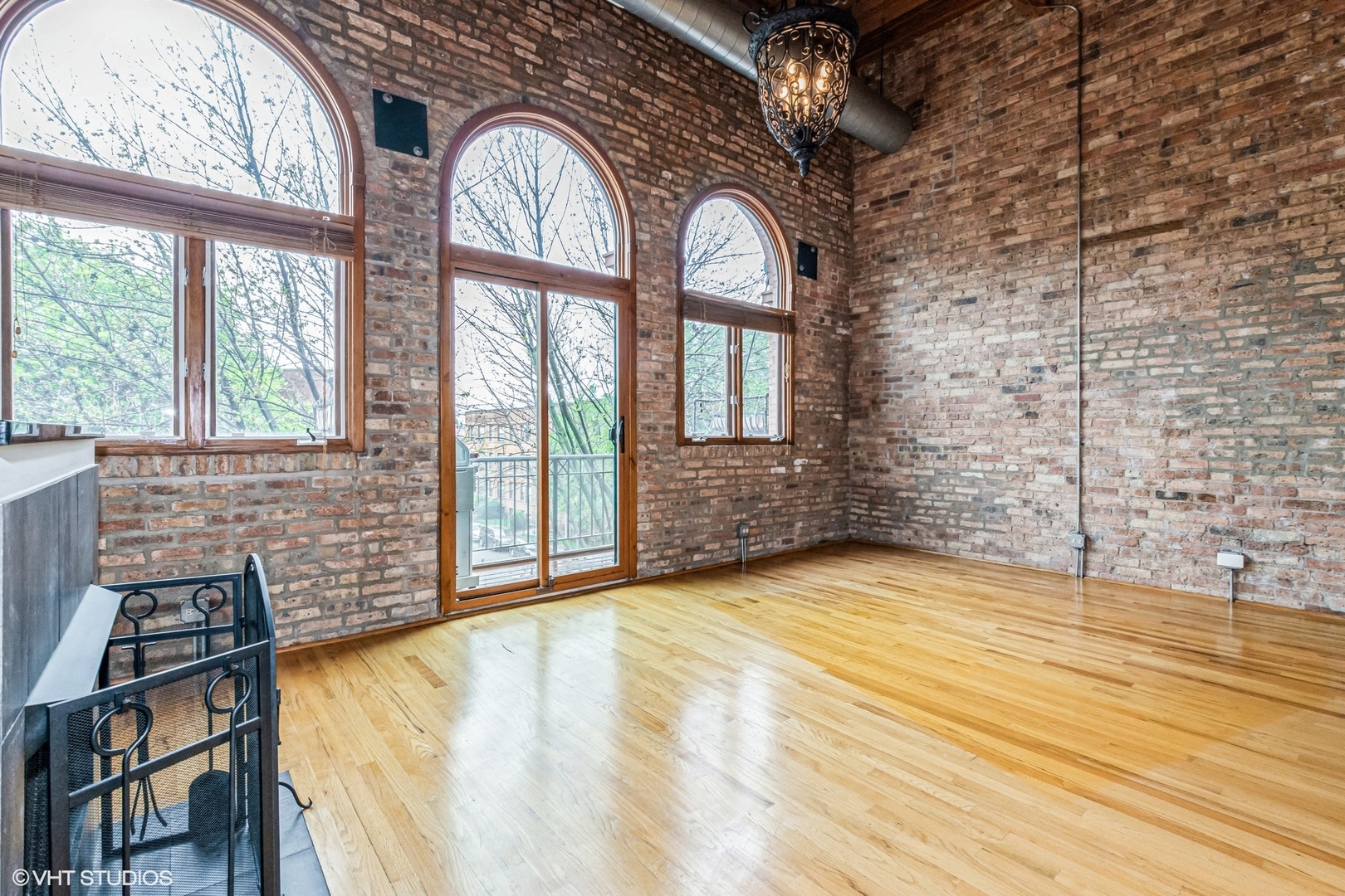 920 West Sheridan Road, Unit 305 Chicago, IL 60613 - Photo 4 of 20 Gallery Image 4