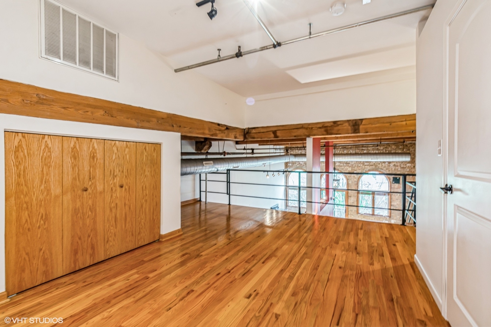 920 West Sheridan Road, Unit 305 Chicago, IL 60613 - Photo 9 of 20 Gallery Image 9