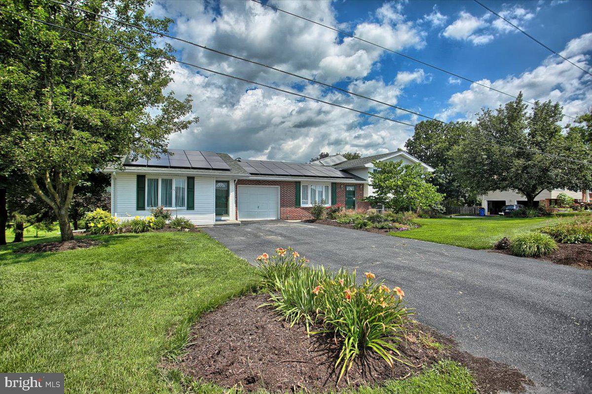 1327 Ridge Road Grantville, PA 17028 - Photo 2 of 42 Expansive home with owner suite/in-law quarters