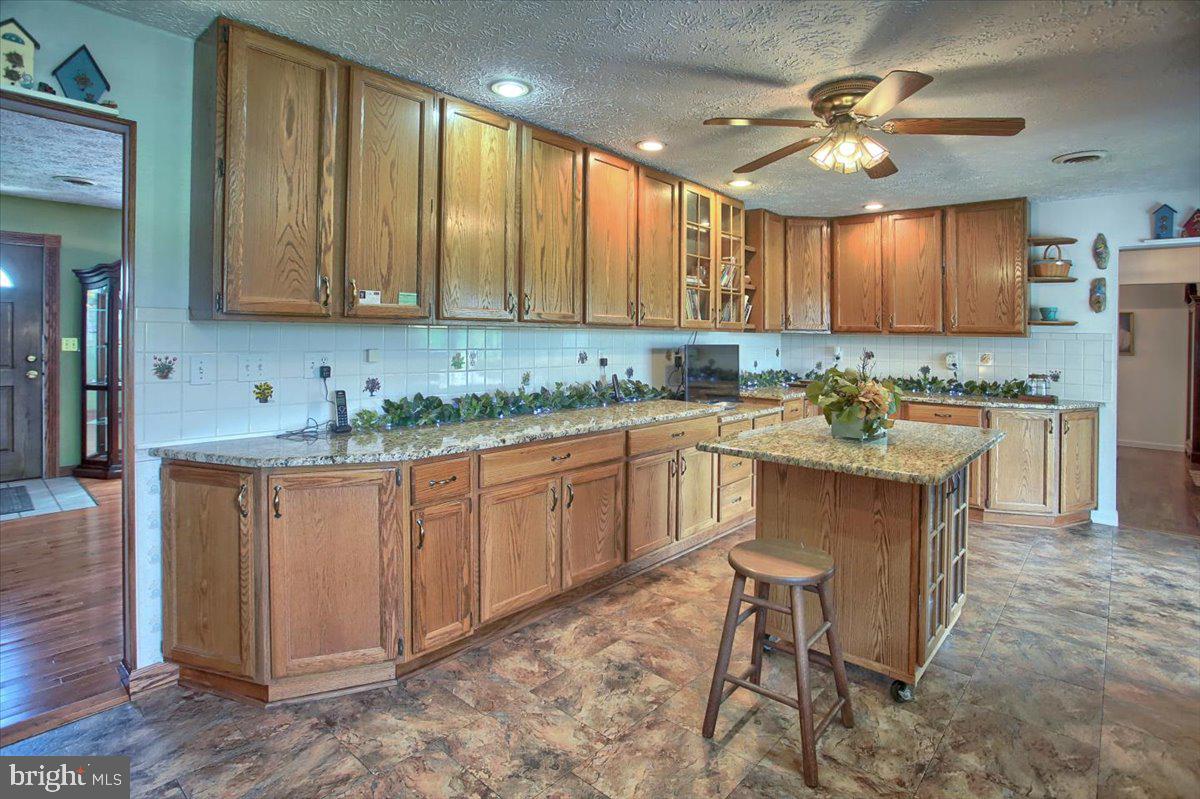 1327 Ridge Road Grantville, PA 17028 - Photo 9 of 42 Custom island is mobile