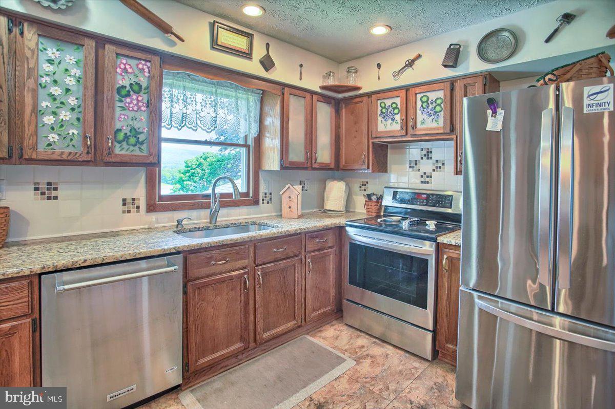 1327 Ridge Road Grantville, PA 17028 - Photo 10 of 42 Stainless dishwasher and oven convey