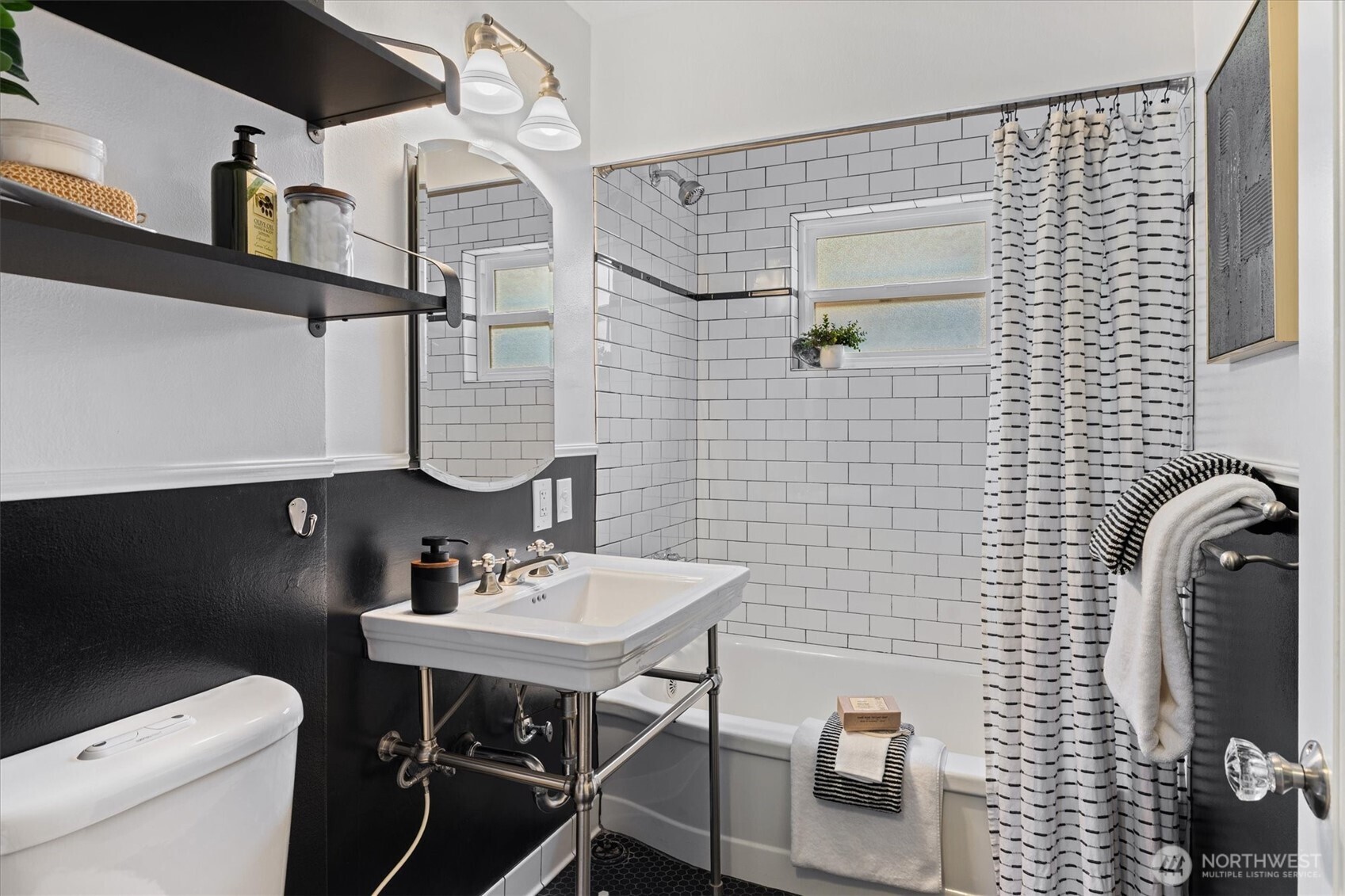 7915 34th Avenue Southwest Seattle, WA 98126 - Photo 11 of 23 Gallery Image 11