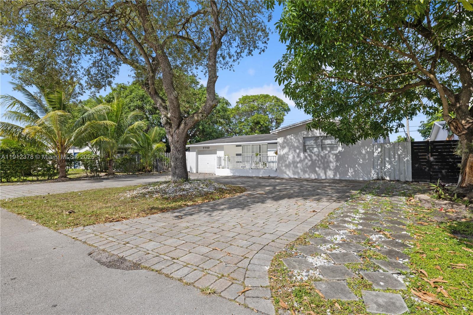 7753 Dilido Boulevard Miramar, FL 33023 - Photo 2 of 38