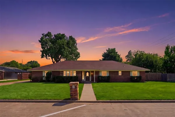 $490,000 | 1006 Trophy Club Drive, Trophy Club, TX 76262