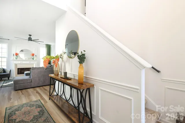 a view of livingroom with furniture and furniture
