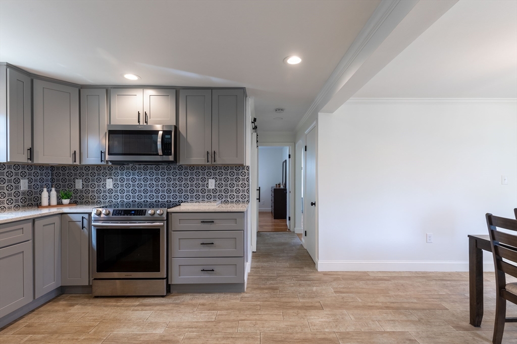 11 Benjamin Road Worcester, MA 01602 - Photo 13 of 25 Gallery Image 13