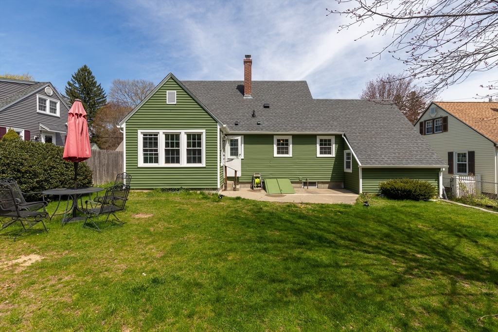 11 Benjamin Road Worcester, MA 01602 - Photo 3 of 25 Gallery Image 3