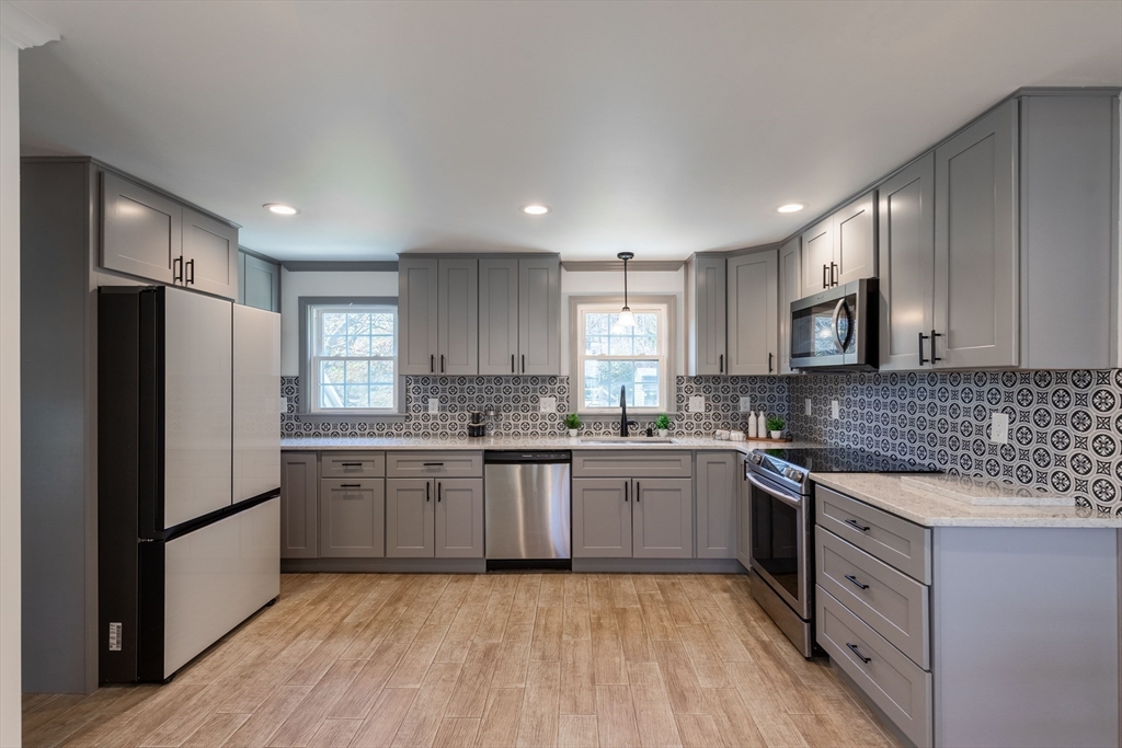 11 Benjamin Road Worcester, MA 01602 - Photo 7 of 25 Gallery Image 7